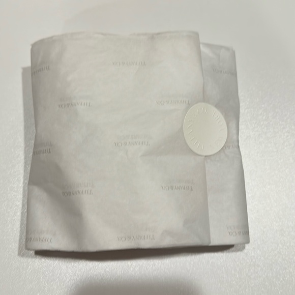 Tiffany packaging: blue box, gift card, envelope, ribbon, bag and shipping box - Picture 11 of 12